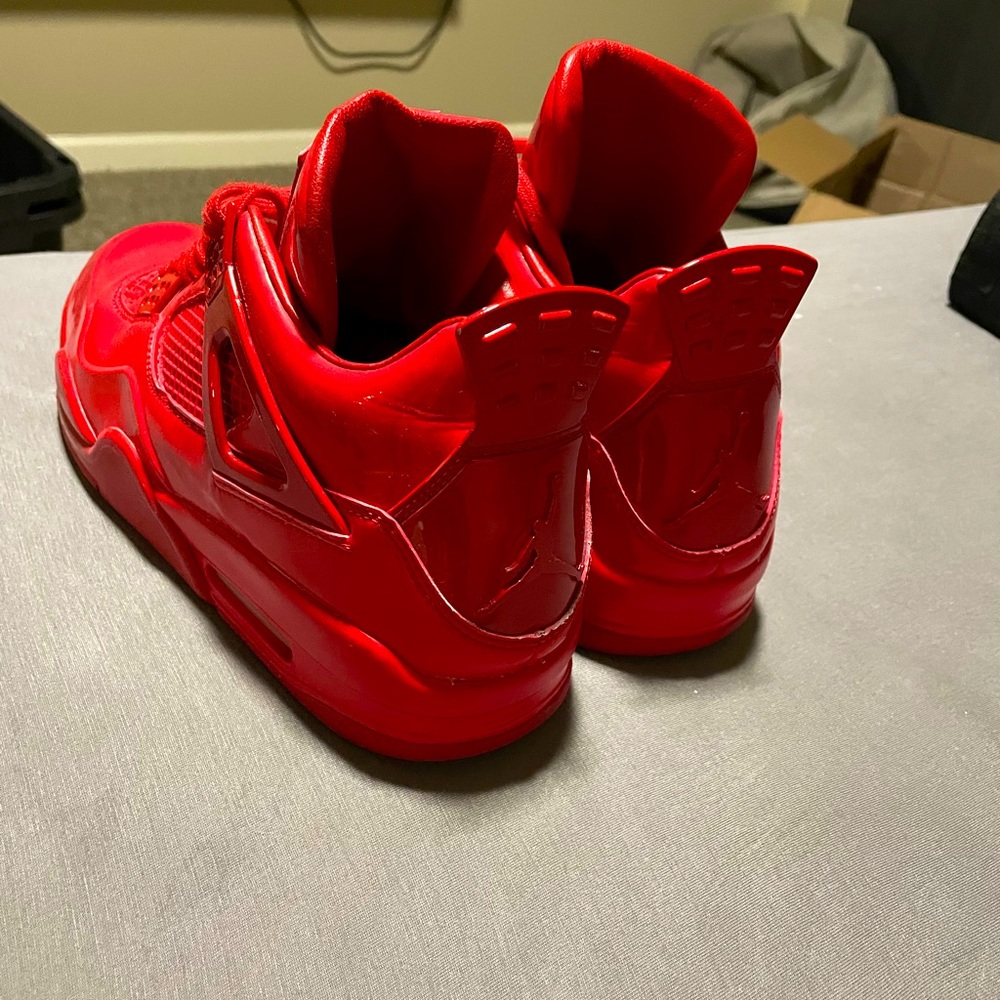 Jordan 4s LabRed - Picture 2 of 4